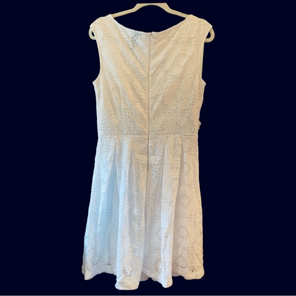 NWOT Bisou Bisou Sleeveless White Sheath Dress With Embroidered Overlay. Size 10 - Picture 3 of 11